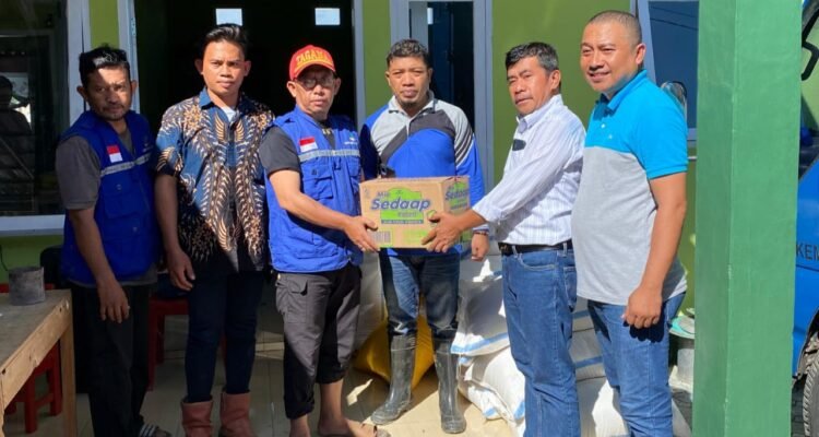 PT BJA, PT IGL dan PT BTL serahkan bantuan kepada korban banjir Lemito, Pohuwato