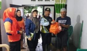 Pj. Bupati bagikan bantuan makanan