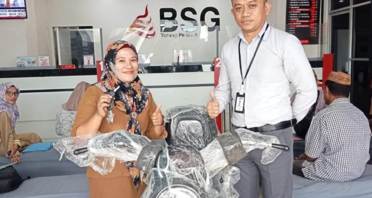 Karmila Amiri terima hadiah sepeda listrik dari BSG Marisa