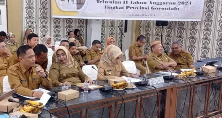 Pj Sekda Kabupaten Boalemo, Rahmat Biya saat menghadiri Rapat Koordinasi dan Evaluasi penyerapan APBD dan APBN Pemkab Boalemo tingkat Provinsi Gorontalo