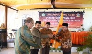 Disaksikan ketua PWRI Provinsi Gorontalo, Sherman Kukuhkan Pengurus PWRI Boalemo