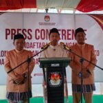 KPU Pohuwato gelar jumpa pers usai menerima pendaftaran bakal pasangan calon Kepala Daerah