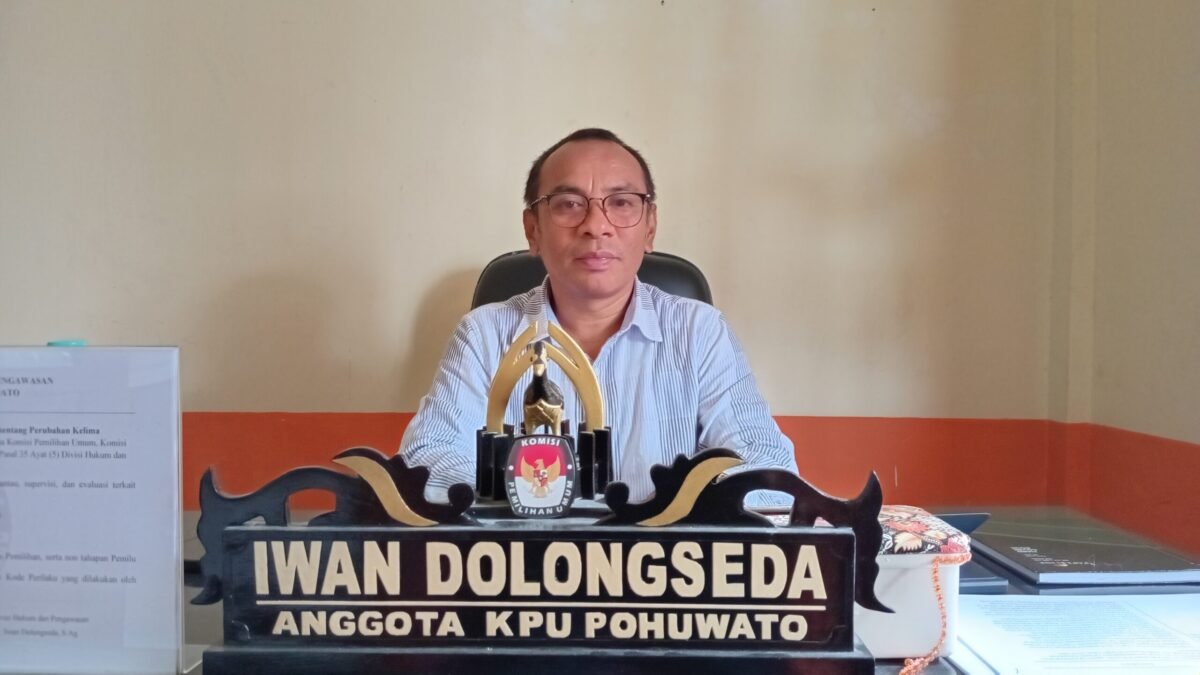 Komisioner KPU Pohuwato Iwan Dolongseda