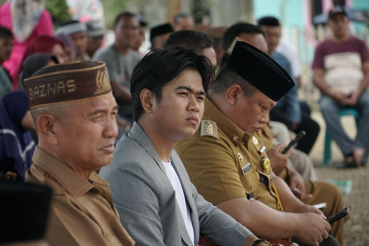 Jubir pasangan SIAP Muhammad Rustam Aryad mendampingi Bupati Pohuwato Saipul Mbuinga