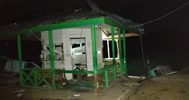 Pos Jaga PT LIL Dirusak Warga