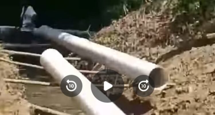 Potongn gambar pemindahan jaringan air bersih di KM 12 Popayato