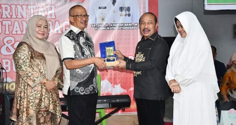 Penjabat Bupati Boalemo, Sherman Moridu saat menerima kunjungan kerja Walikota Kotamobagu