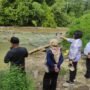 Pimpinan dan Anggaran DPRD Pohuwato Turlap, Temukan Penyebab Kotornya Air Sungai Popayato (Foto Rian Autentik.id)