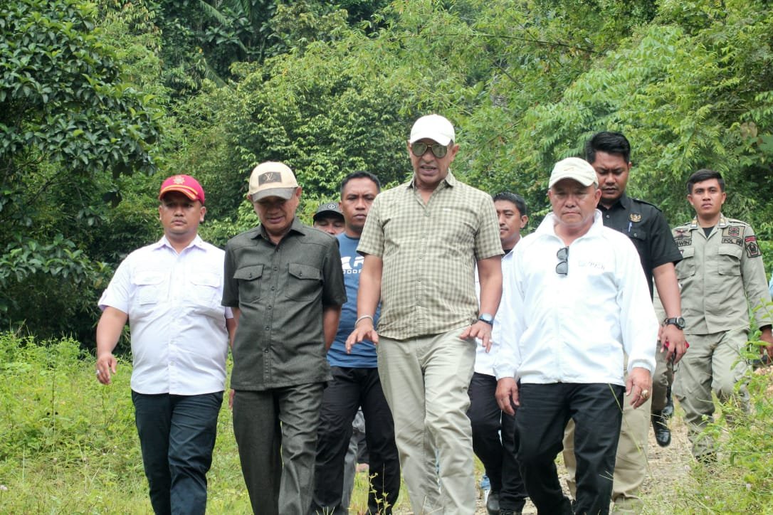 Bupati dan Parlamen Panua Lihat Kondisi Air Sungai Popayato yang Keruh