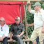 Ketua DPRD Pohuwato Beni Nento, Bupati Pohuwato Saipul Mbuinga, Ketua Komisi III Nasir Giasi di camp Km 18 Popayato
