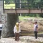 Anggota DPRD Rizal Pasuma, Jenni Ema Tulung dan Yuliani Rumampuk Tinjau Jembatan Dambalo yang Retak