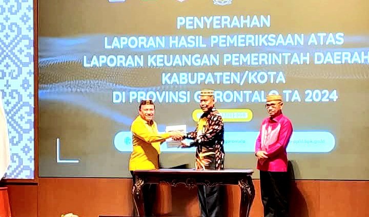 Ketua DPRD Beni Nento Dampingi Bupati Saipul Mbuinga Terima LHP Dari BPK RI Perwakilan Provinsi Gorontalo