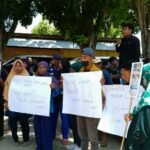 Masyarakat gelar unjuk rasa di Polsek Popayato saat Aktivitas Pertambangan dengan Menggunakan alat berat, tahun 2023 mulai merambah sungai, sumber air bersih warga
