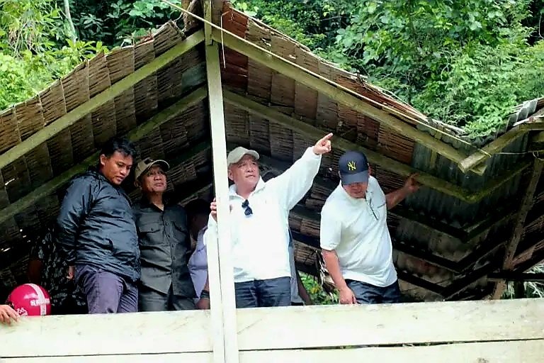 Bupati dan DPRD Pohuwato Saat meninjau Kondisi sumber air Popayato, Januari 2025 lalu