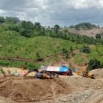 Sejumlah alat berat terpantau melakukan aktivitas pertambangan di Dulupi Boalemo
