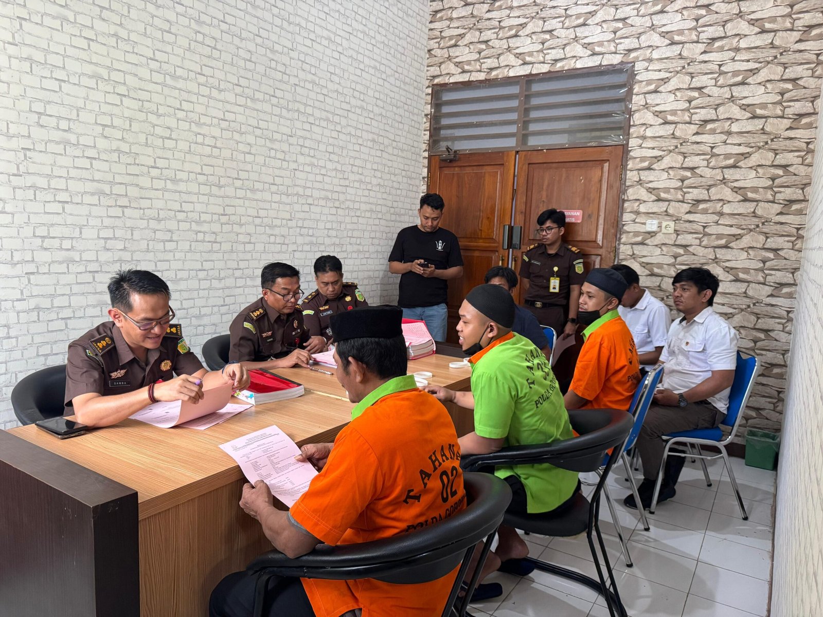 Polda Gorontalo Serahkan Tersangka Kasus Minyakita ke Kejari Boalemo