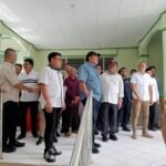 Ketua DPRD Boalemo, Karyawan Eka Putra Noho saat mendampingi kunjungan kerja Anggota DPR RI, Rachmat Gobel di Rumah Sakit drg. Clara Gobel