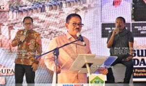 Seminar Nasional dan Kebudayaan, Ramdan Pomanto (Kiri) Rum Pagau (Tengah) Yori Antar (Kanan)