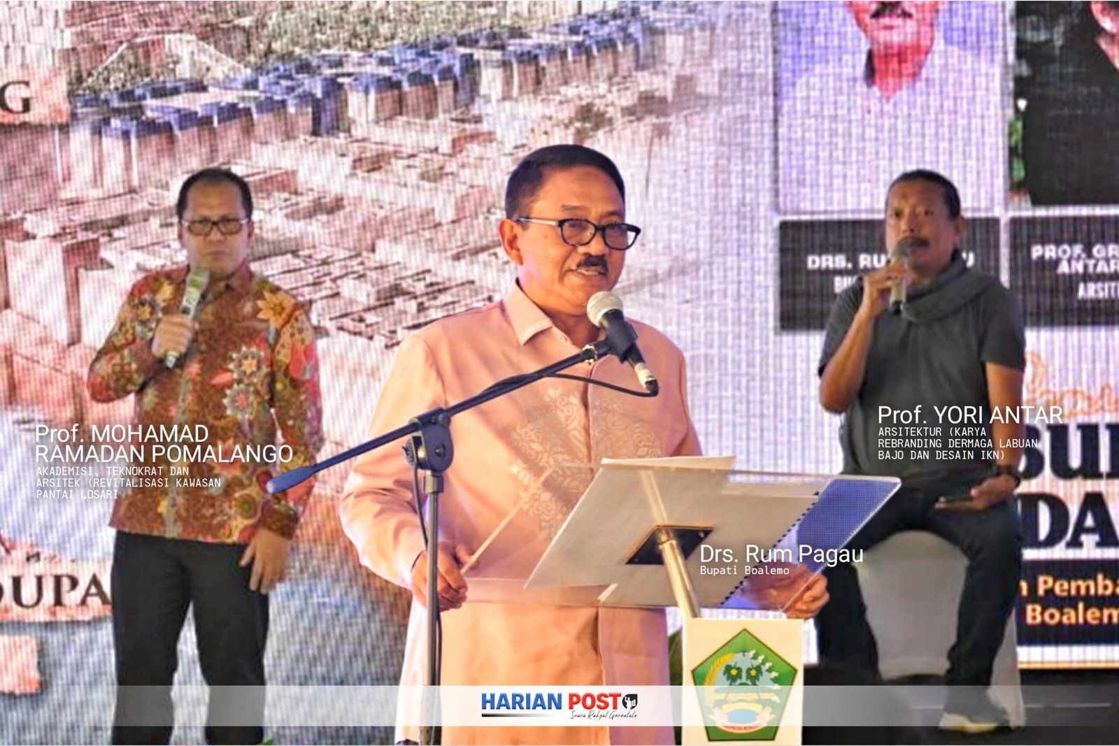 Seminar Nasional dan Kebudayaan, Ramdan Pomanto (Kiri) Rum Pagau (Tengah) Yori Antar (Kanan)