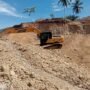 Aktivitas alat berat excavator di PETI Dulupi, Boalemo