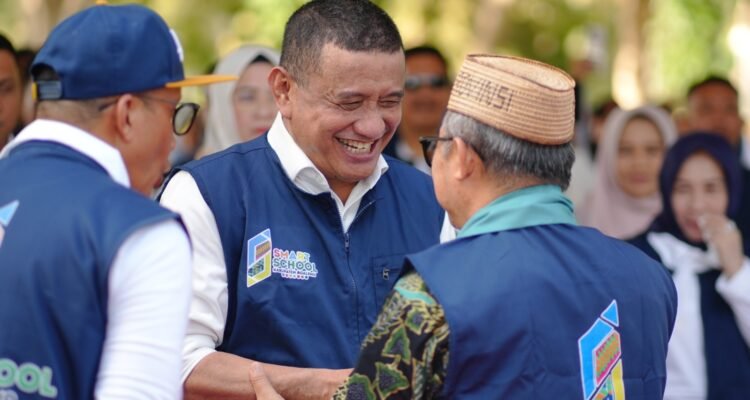 Syarif Mbuinga saat menghadiri peluncuran program smart school Boalemo