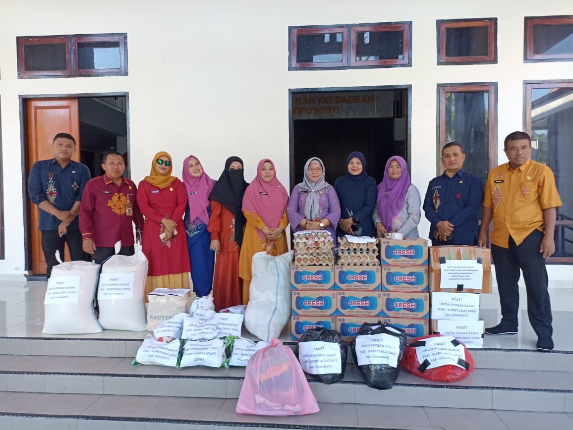 Sekretariat Dewan Lepas Bantuan DPRD Pohuwato Untuk Korban Banjir Wanggarasi