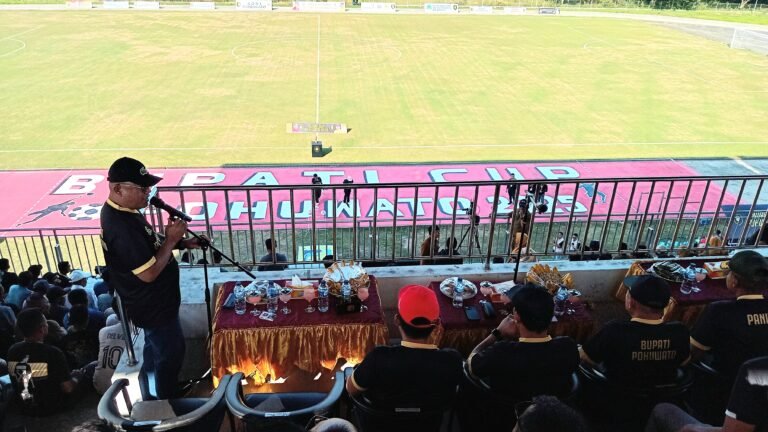 Ketua Askab PSSI Pohuwato Nasir Giasi Berikan Sambutan Pada Opening Ceremony Bupati Cup Pohuwato tahun 2025