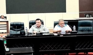 Ketua DPRD Beni Nento Didampingi Ketua Komisi III Nasir Giasi menerima aspirasi HMI Pohuwato