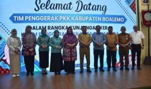 Bupati Boalemo, Rum Pagau bersama TP.PKK Boalemo saat melakukan kunjungan kerja ke Kota Samarinda
