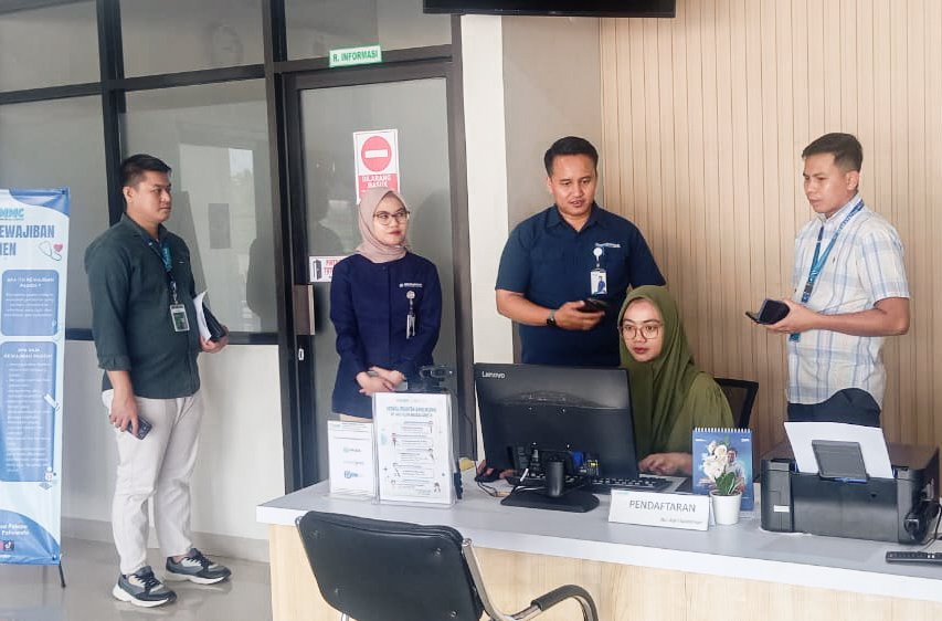 Foto Kepala BPJS Pohuwato dan Manajer Operasional RS MMC