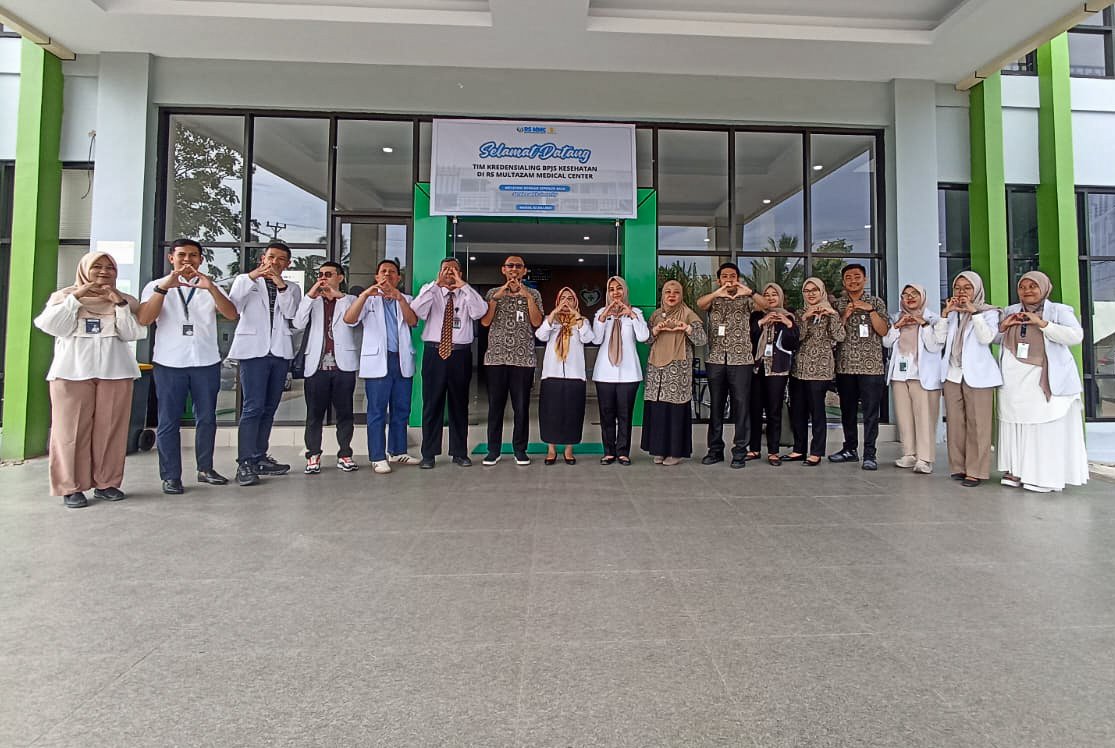 Foto Bersama Kepala Cabang BPJS Kesehatan Gorontalo, Tim Manajemen RS MMC & Tim Dokter (Sumber : Manager Operasional RS MMC)