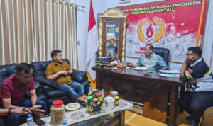 Ketua KONI Provinsi Gorontalo Fikram Salilama Bersama Pengurus Saat Menerima Aduan Calon Ketua KONI Kabupaten Gorontalo Jefri Rumampuk