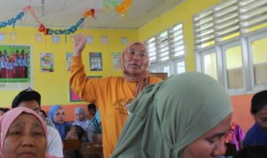 Orang Tua Siswa SDN Buntulia Saat Dialog Bersama Pemerintah Daerah dan DPRD Pohuwato (Foto Harianpost.id)