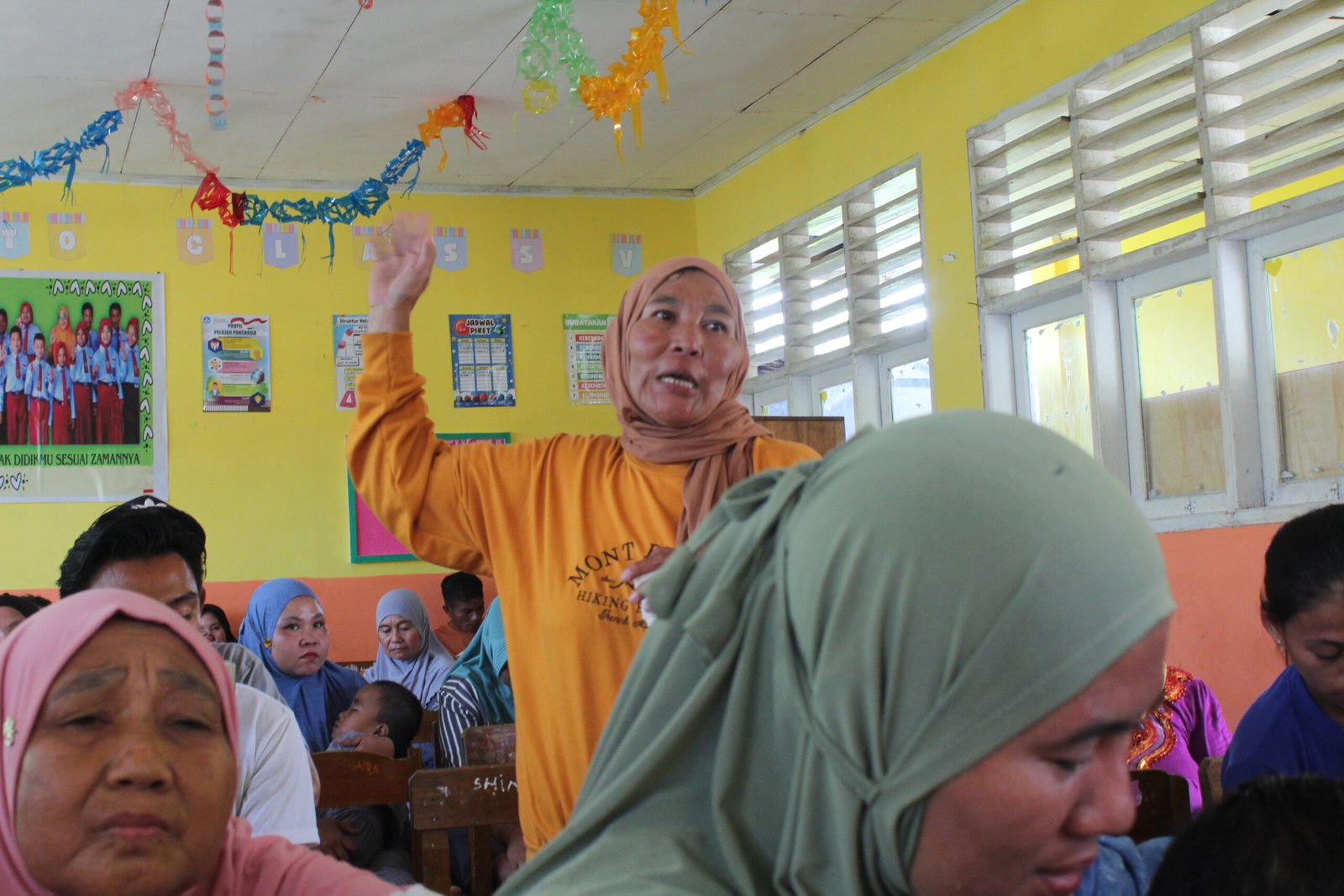 Orang Tua Siswa SDN Buntulia Saat Dialog Bersama Pemerintah Daerah dan DPRD Pohuwato (Foto Harianpost.id)