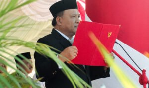 Ketua DPRD Pohuwato Beni Nento Bacakan Teks Proklamasi Kemerdekaan 17 Agustus. (Harianpost.id)