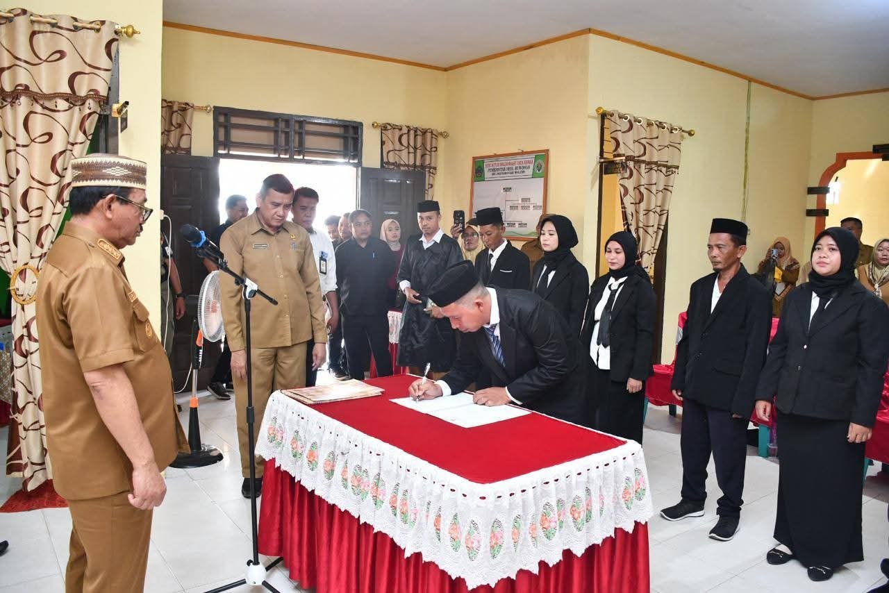 Bupati Boalemo Rum Pagau melantik PAW BPD 4 Desa di wilayah Kabupaten Boalemo