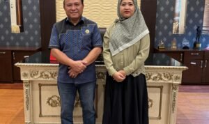 Ketua DPRD Pohuwato Beni Nento dan Kepala BPJS Ketenagakerjaan Pohuwato Sri Mulyana