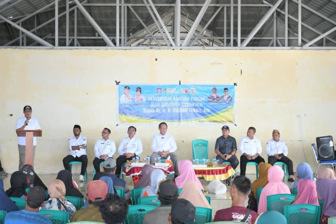 Wabup Lahmudin Hambali Sampaikan Sambutan Pada Penyerahan Bantuan Oleh Gubernur Gorontalo Gusnar Ismail