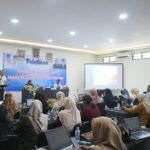 Wabup Lahmudin Hambali saat menutup Pelatihan Peningkatan Kompetensi Guru melalui Kelompok Kerja Guru (KKG) jenjang SD Se Kabupatn Boalemo, Sabtu 27 September 2025.