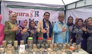 Menteri Ekonomi Kreatif Republik Indonesia, Teuku Riefky Harsya saat meresmikan Desa Tanggilingo, Kecamatan Kabila, Bone Bolango sebagai Desa Kreatif Nasional