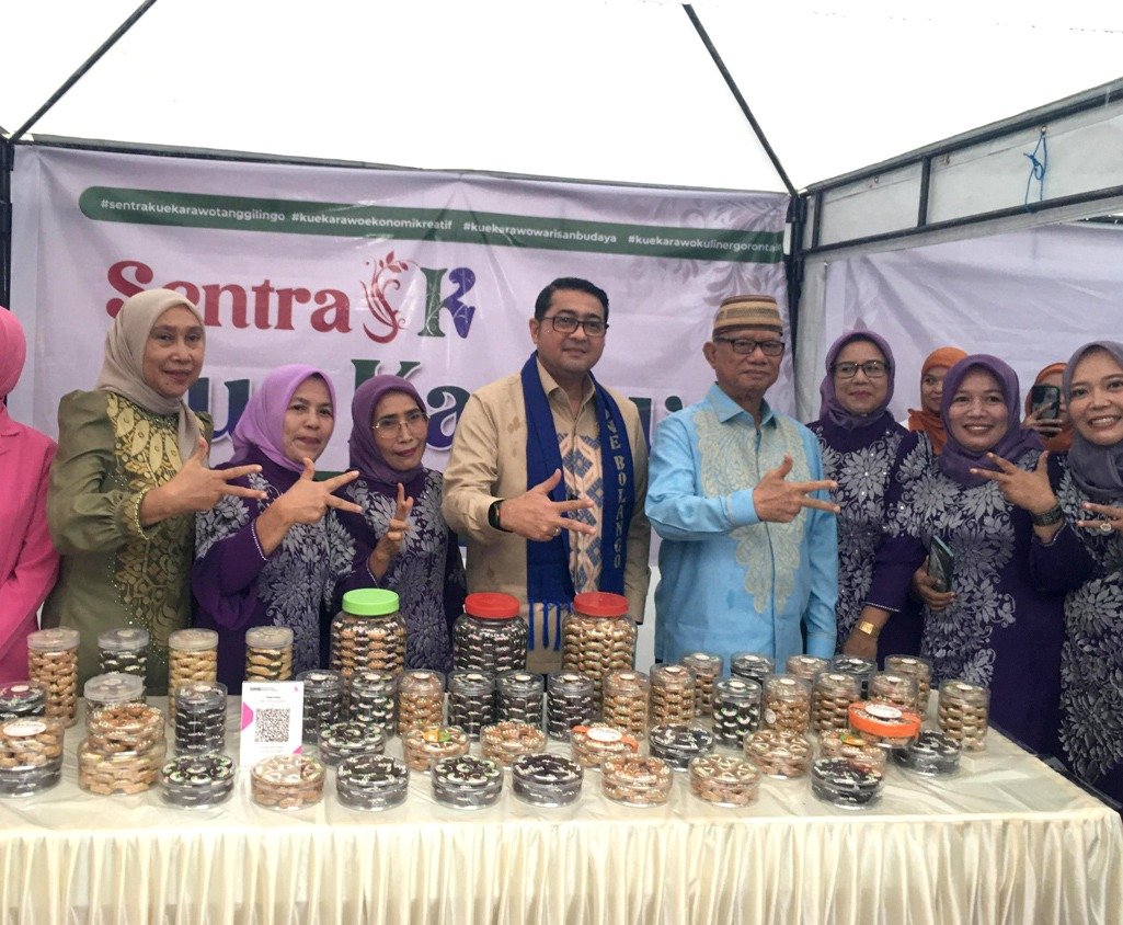 Menteri Ekonomi Kreatif Republik Indonesia, Teuku Riefky Harsya saat meresmikan Desa Tanggilingo, Kecamatan Kabila, Bone Bolango sebagai Desa Kreatif Nasional