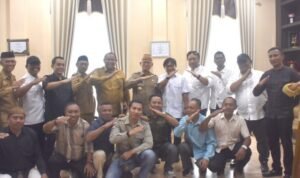 upati Ismet Mile saat menerima audiens Ketua KTNA Bone Bolango Faisal Mohie bersama jajaran pengurus