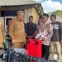 Penyerahan bantuan mesin tempel bagi nelayan di desa Girisa oleh Bupati Boalemo, Rum Pagau