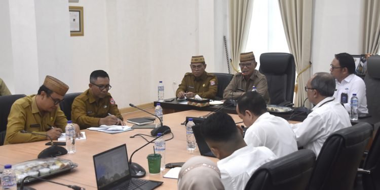 Bupati Ismet saat menerima kunjungan Kepala Badan Pengawasan Keuangan dan Pembangunan (BPKP) Perwakilan Provinsi Gorontalo