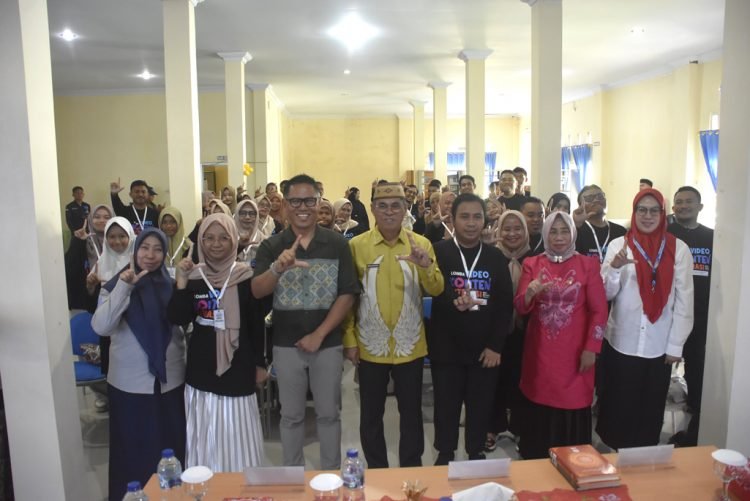Sekda Iwan Mustapa saat menghadiri dan membuka kegiatan Lomba Video Konten Literasi, di Dinas Perpustakaan dan Kearsipan Kabupaten Bone Bolango