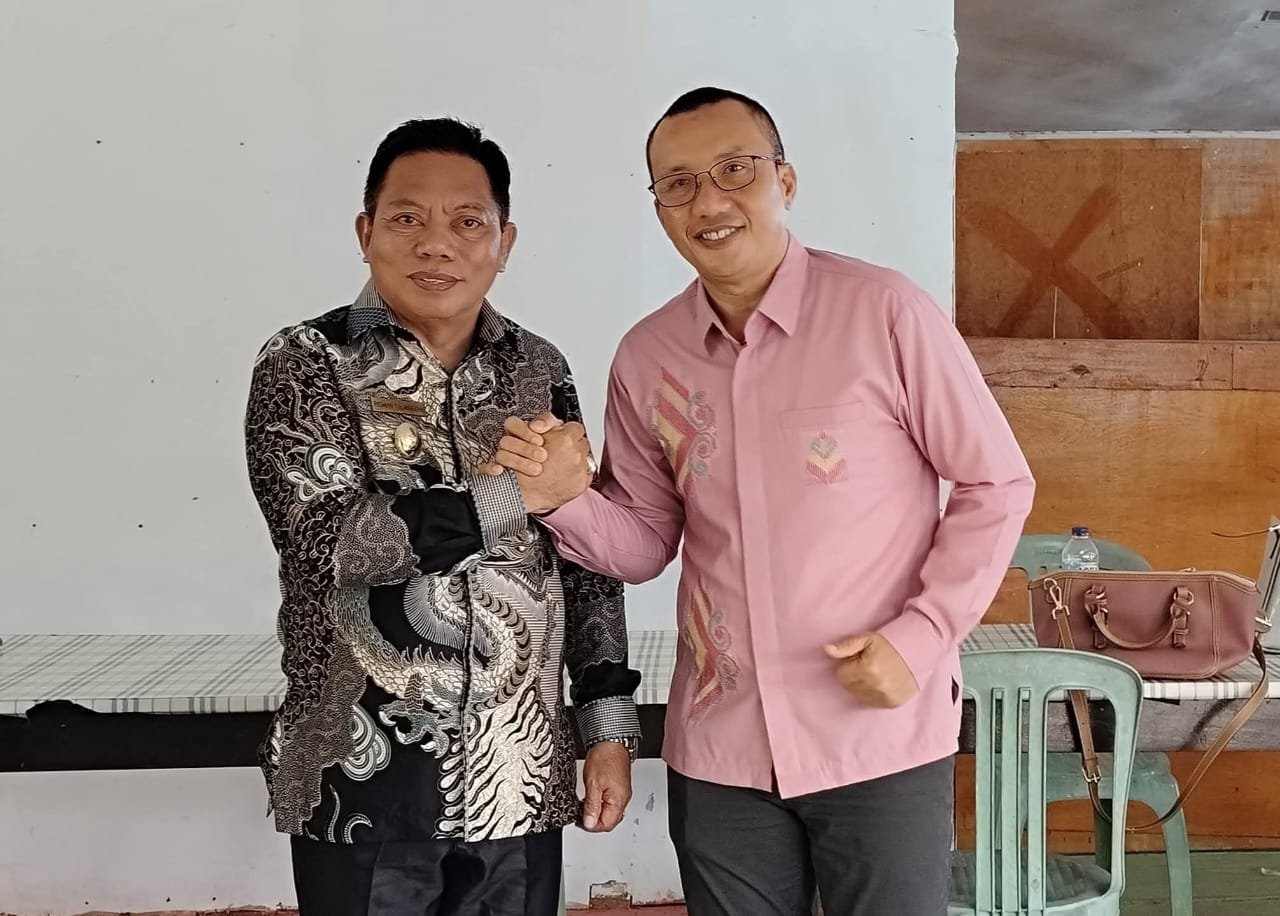 Foto bersama Wabup Boalemo Lahmudin Hambali (Kemeja Kerawang) dan Wabup Bone Bolango Risman Tolingguhu