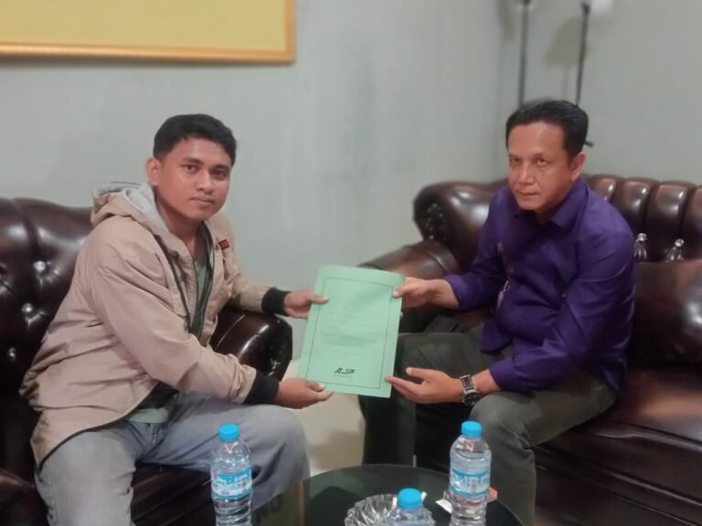 AMMPB Serahkan Bukti Perdis Fiktif DPRD Boalemo Kepada Kejaksaan Negeri Boalemo