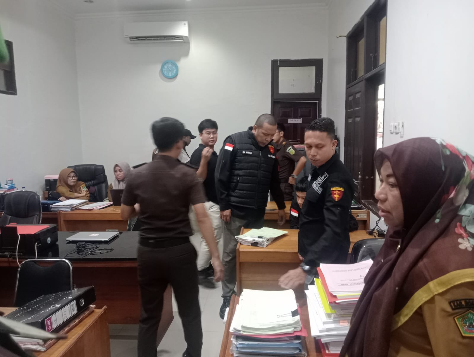 Kejaksaan Negeri Boalemo Geledah Kantor DPRD Boalemo