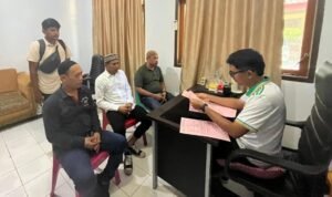 Polres Pohuwato Serahkan Tersangka Perkara Km 18 Popayato ke Kejaksaan Negeri Pohuwato ( Foto : Polres Pohuwato) Polres Pohuwato Serahkan Tersangka Perkara Km 18 Popayato ke Kejaksaan Negeri Pohuwato ( Foto : Polres Pohuwato)