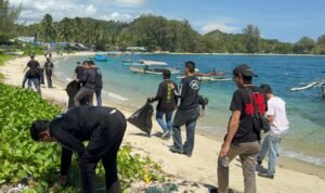 Forsil BUMN Gorontalo Bersihkan Sampah di Kawasan Pesisir Boalemo Forsil BUMN Gorontalo Bersihkan Sampah di Kawasan Pesisir Boalemo